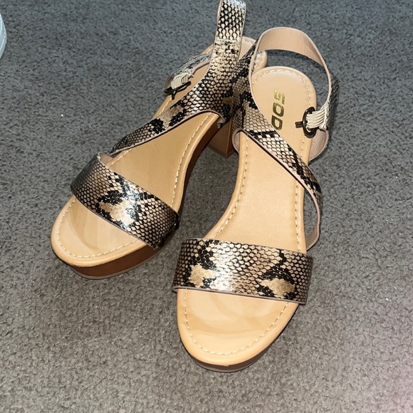 Heel Sandals size 8 1/2 soda - Picture 1 of 3